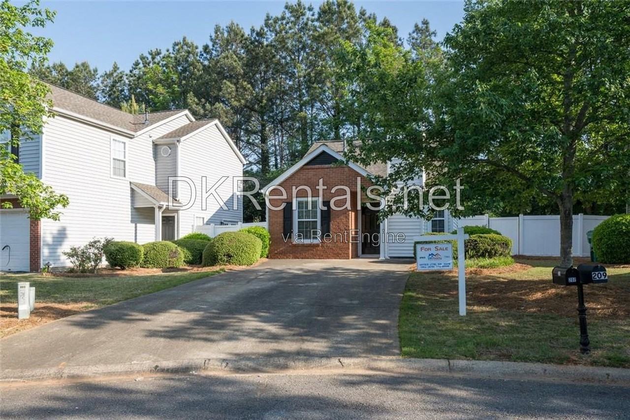 207 Daventry Way - Photo 3 of 20
