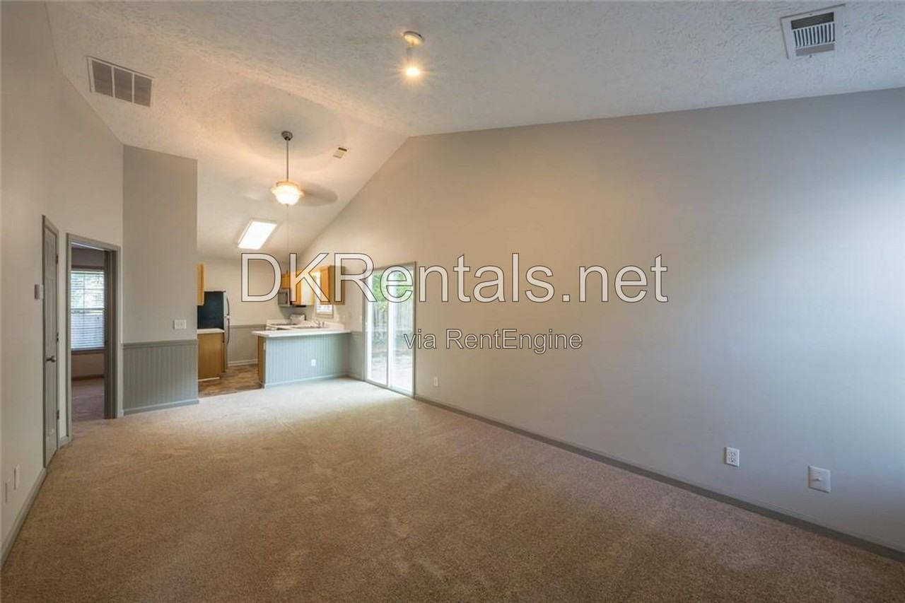 207 Daventry Way - Photo 4 of 20