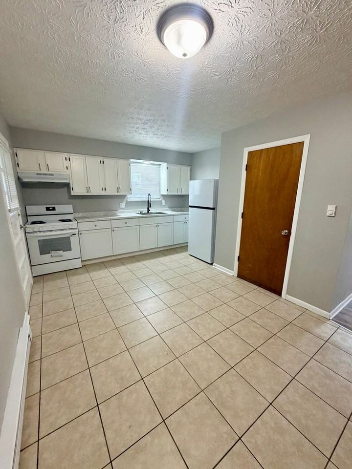 951 Valley Farm Dr - Photo 2 of 13