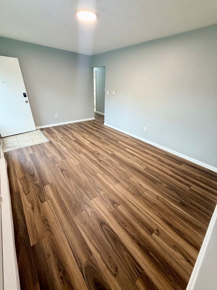 951 Valley Farm Dr - Photo 5 of 13
