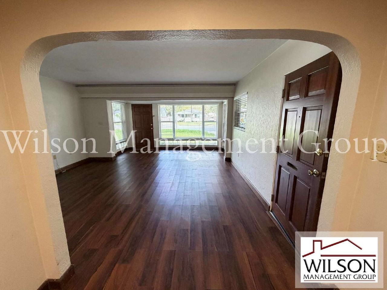 3215 N Orange Ave - Photo 3 of 14