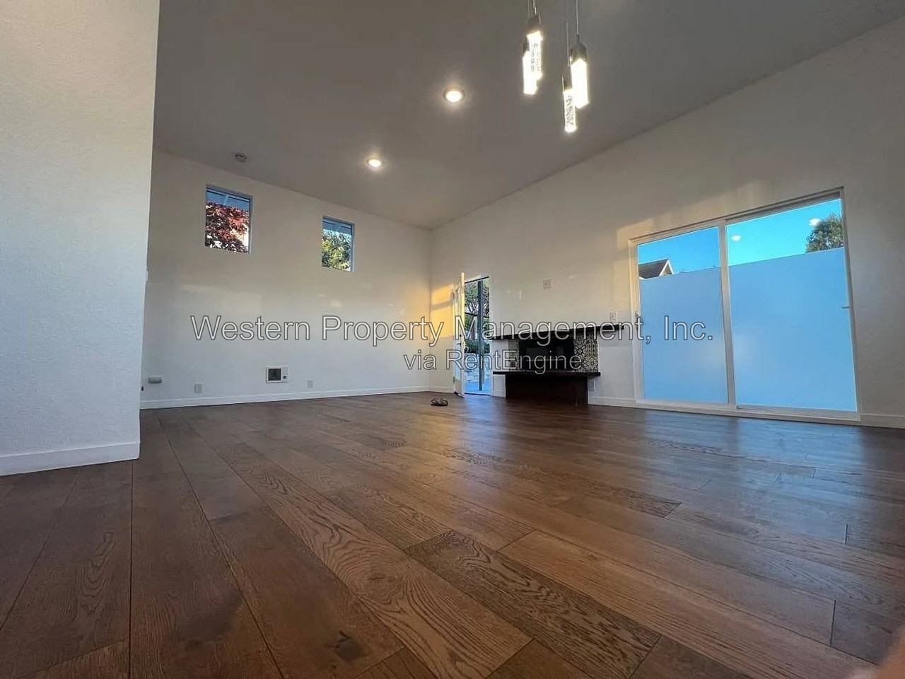 721B Clubhouse Dr - Photo 3 of 9