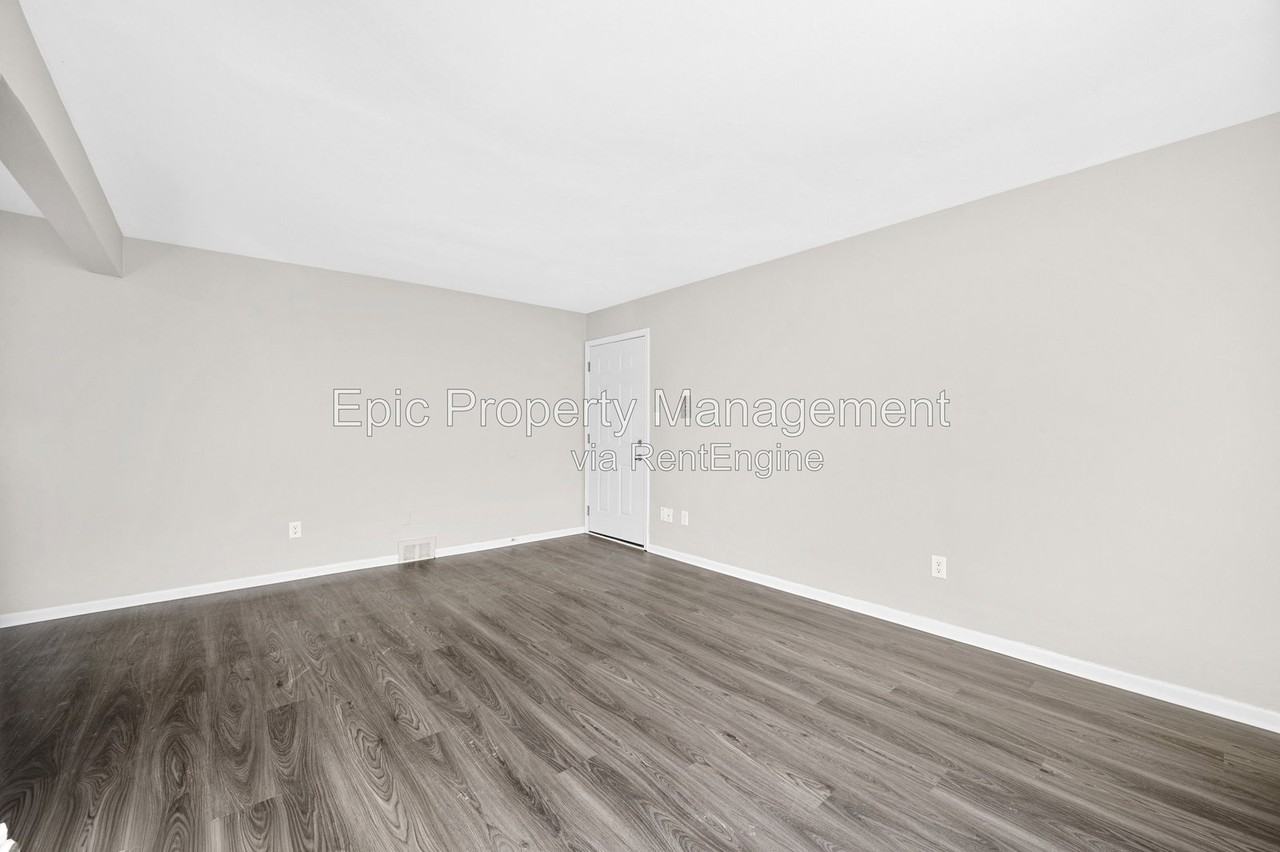 24563 Kelly Rd #3 - Photo 5 of 11