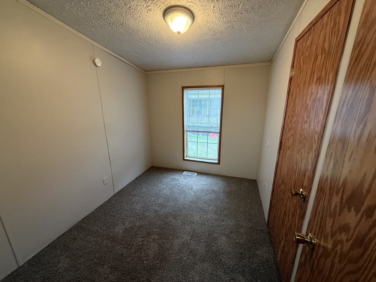 285 Birdsall Dr E - Photo 4 of 10