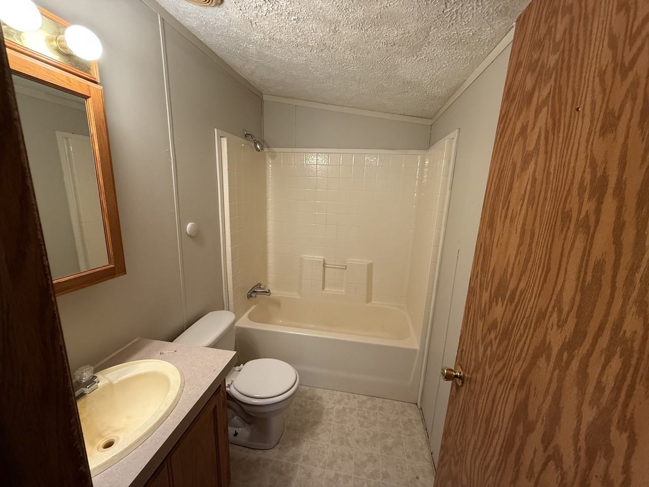 285 Birdsall Dr E - Photo 5 of 10