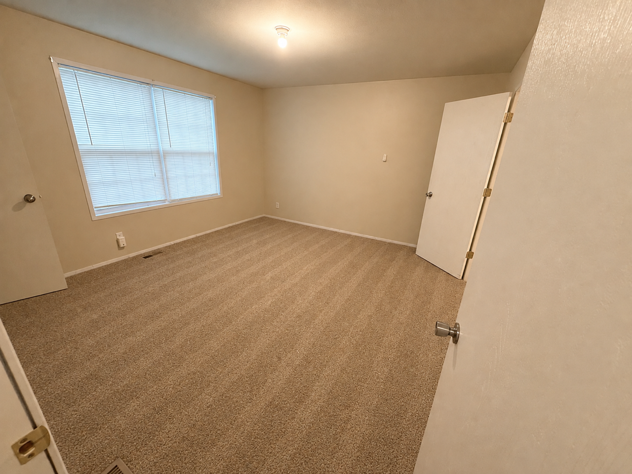 504 Pettycoat Ln - Photo 2 of 12