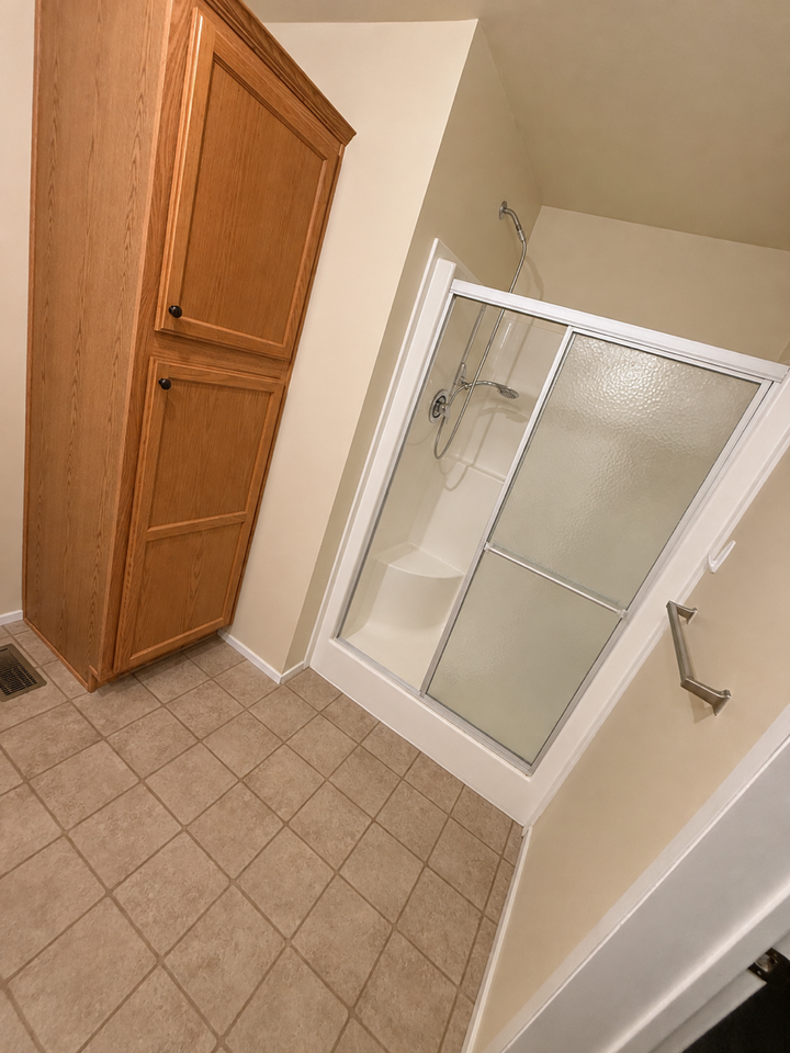 504 Pettycoat Ln - Photo 3 of 12