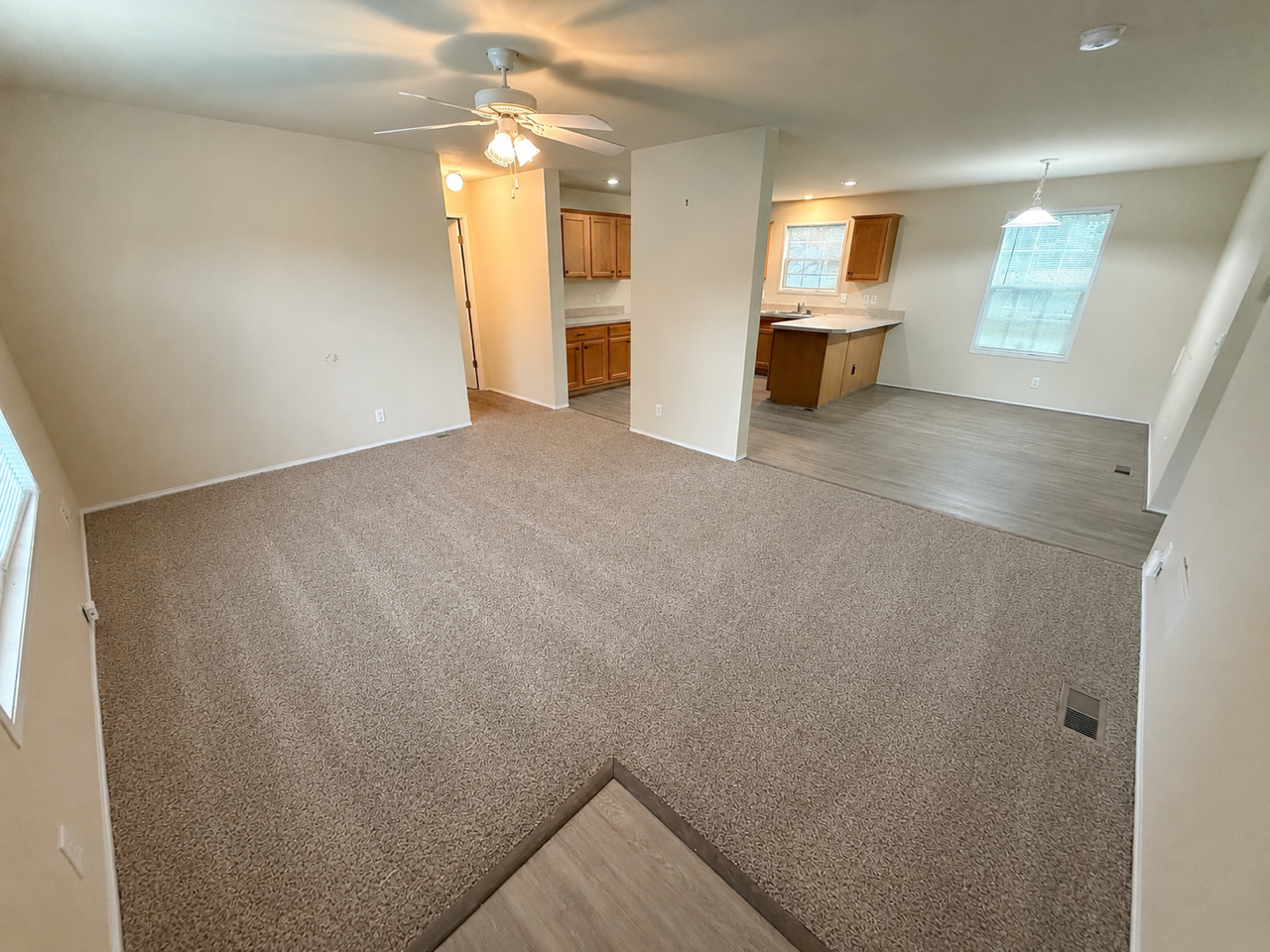504 Pettycoat Ln - Photo 4 of 12