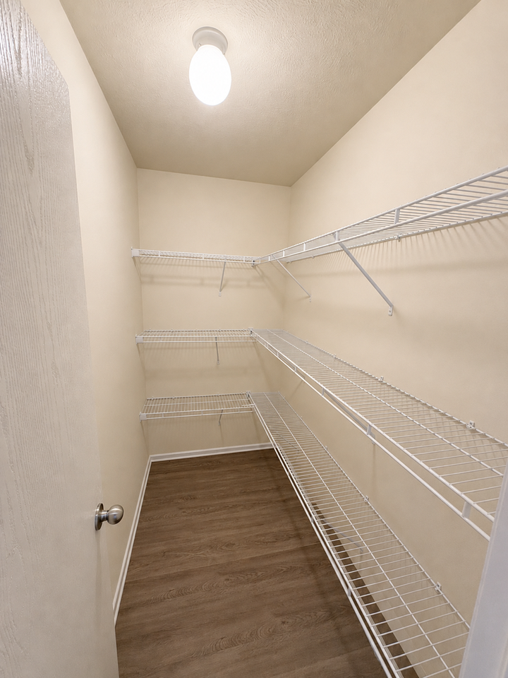 504 Pettycoat Ln - Photo 5 of 12