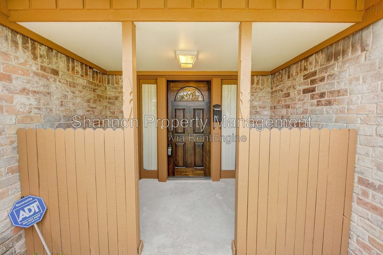 5403 Clift Haven Dr - Photo 3 of 24