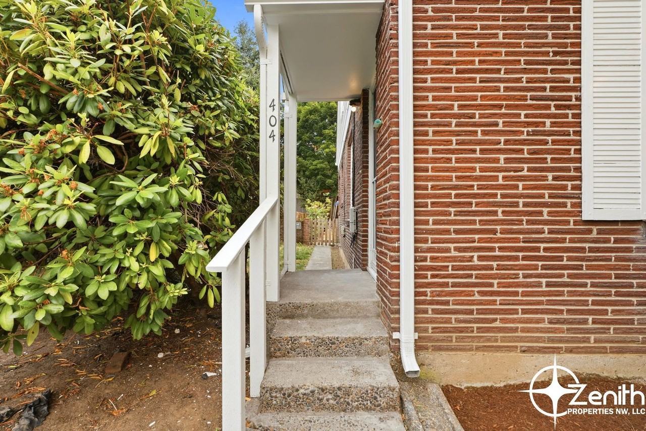 404 E 17th St #A - Photo 3 of 28