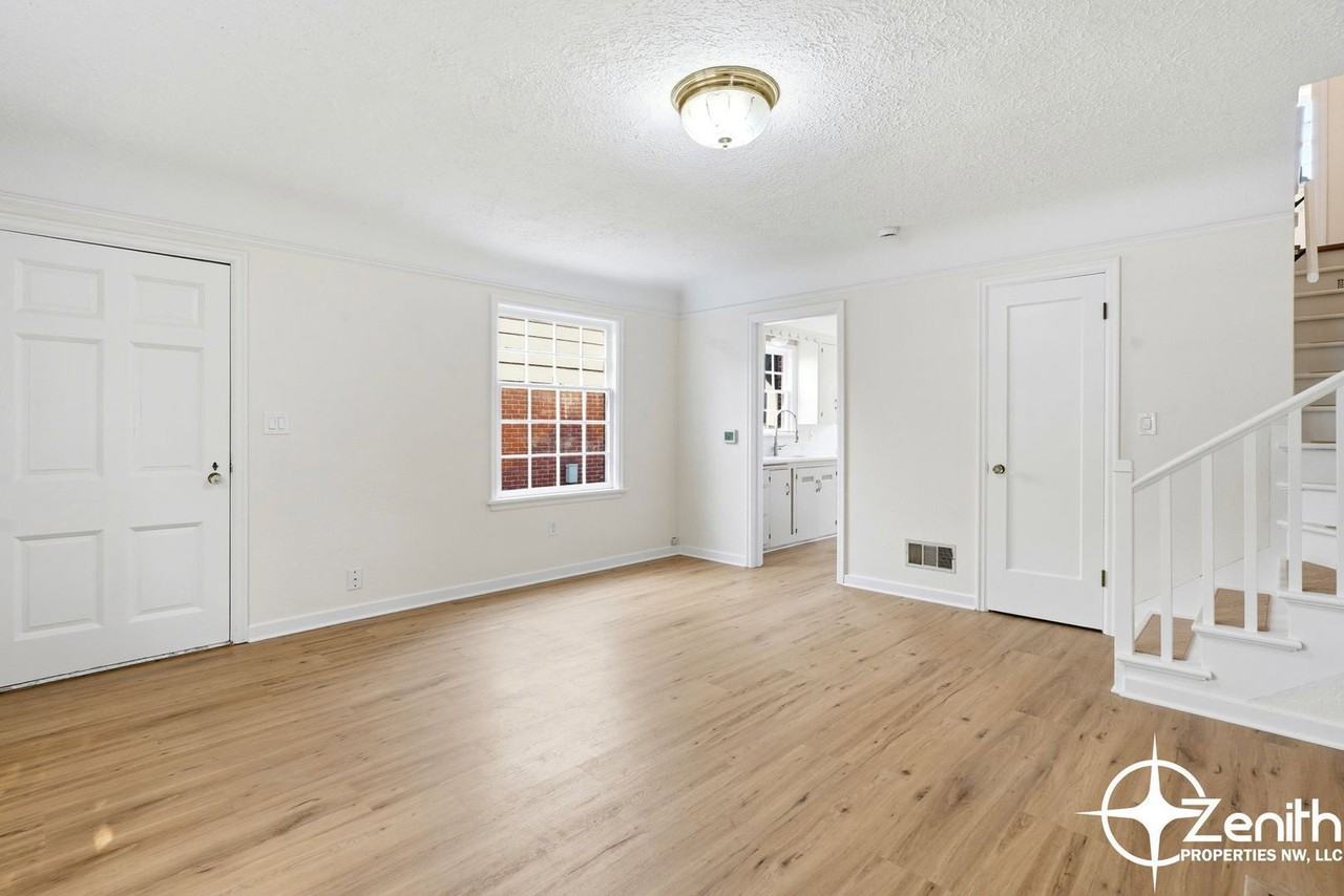 404 E 17th St #A - Photo 6 of 28