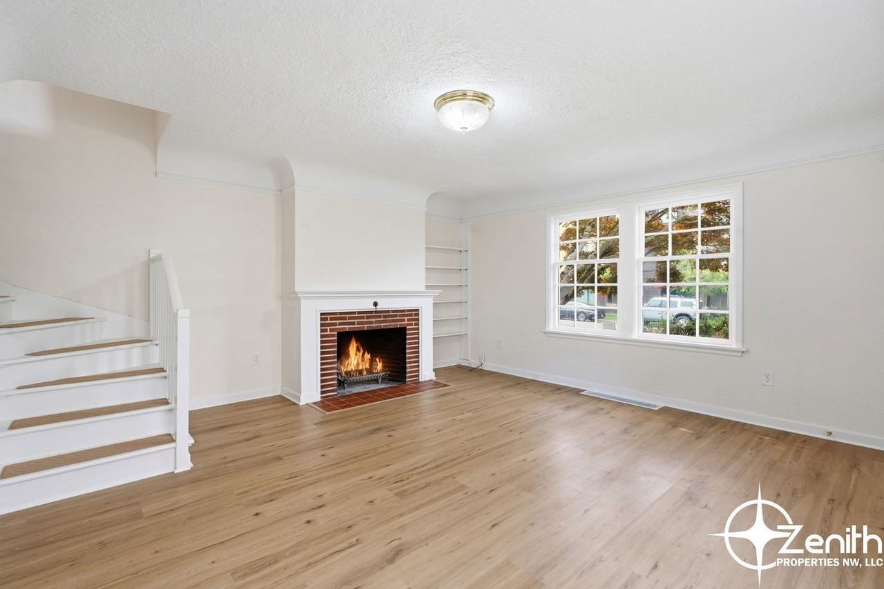 404 E 17th St #A - Photo 7 of 28
