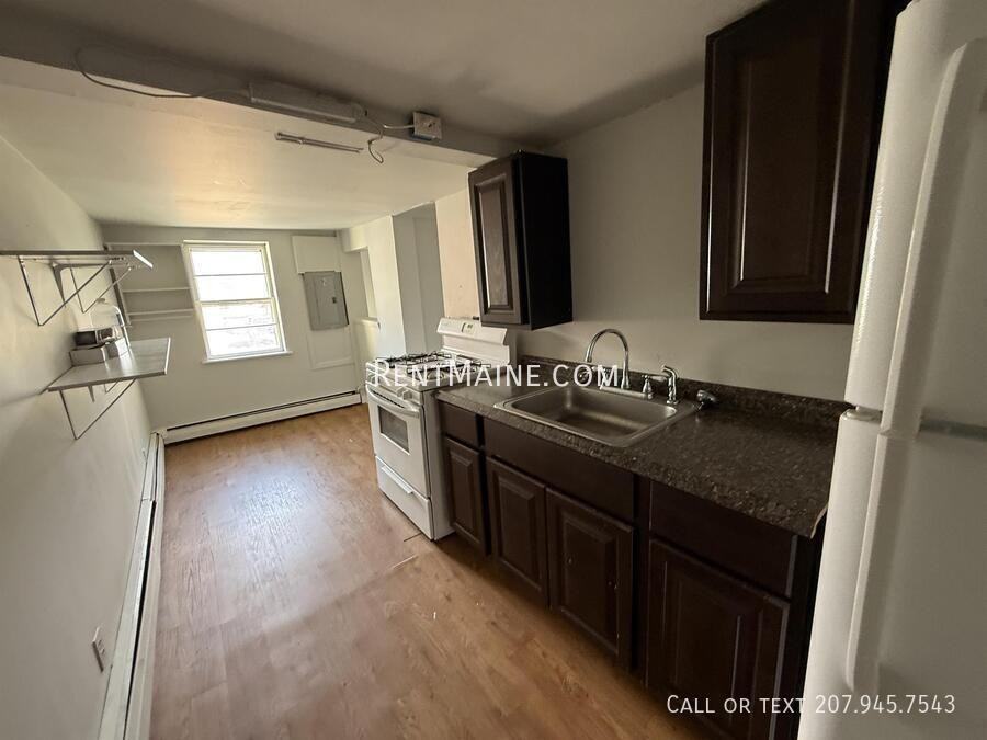 31 Stillwater Ave #4 - Photo 2 of 7