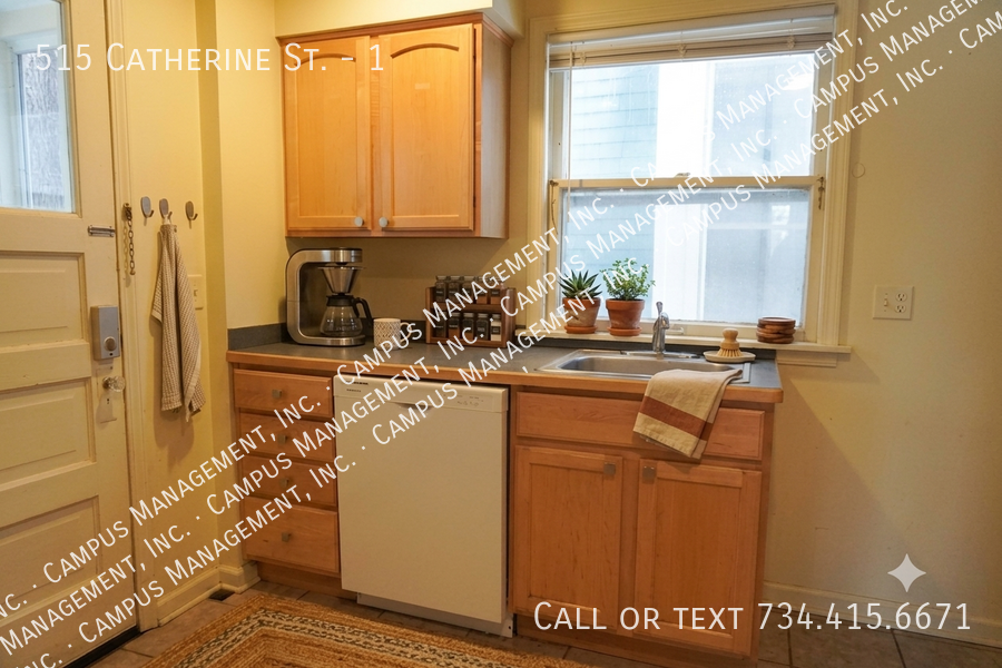 515 Catherine St #1 - Photo 5 of 7