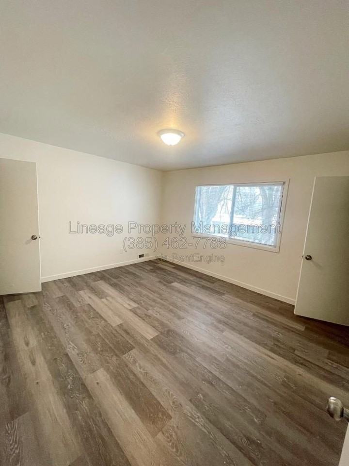 1054 W 1520 N #B - Photo 3 of 7