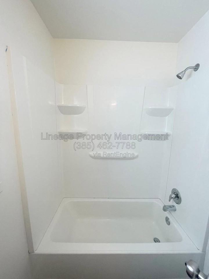 1054 W 1520 N #B - Photo 4 of 7