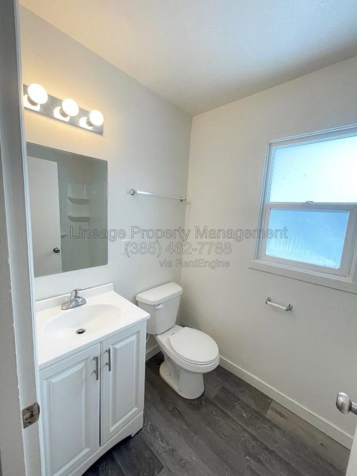 1054 W 1520 N #B - Photo 5 of 7