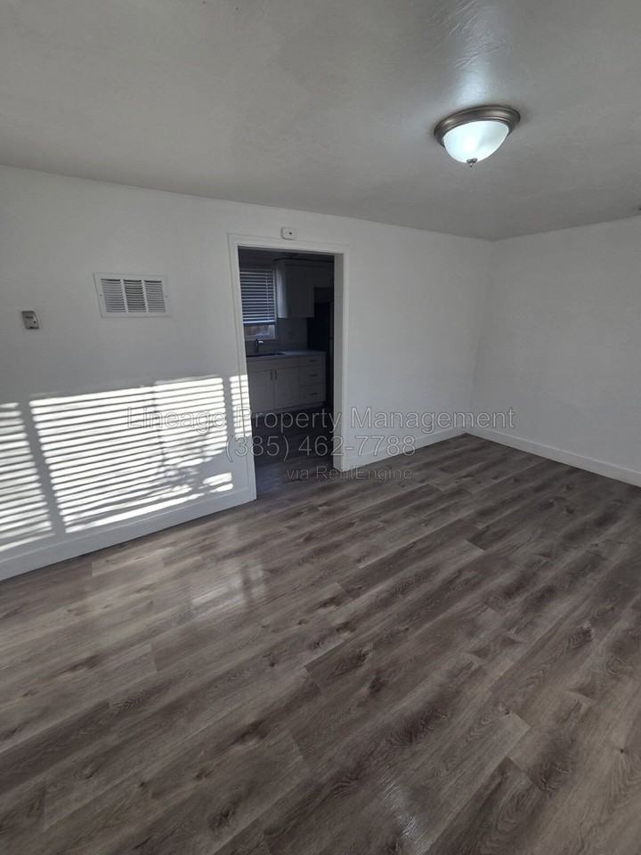 759 E Scott Ave - Photo 3 of 10