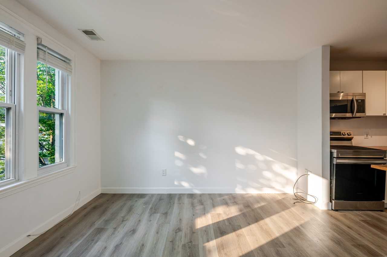 1208 16th St Ne #3 - Photo 2 of 25