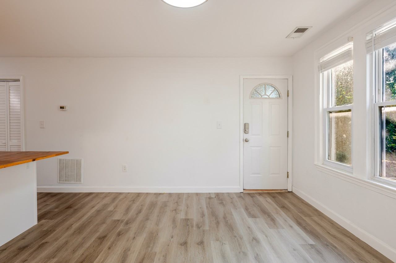 1208 16th St Ne #3 - Photo 3 of 25