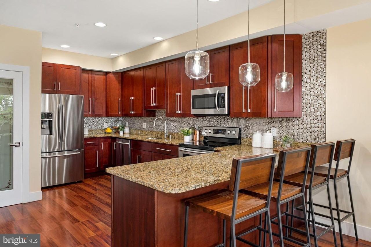 1143 Summit St Ne #2 - Photo 5 of 27