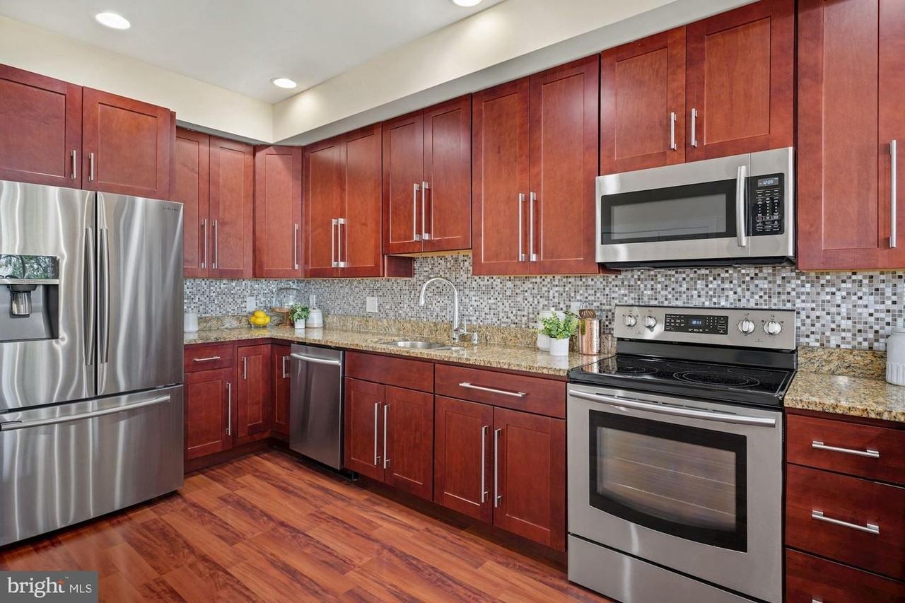 1143 Summit St Ne #2 - Photo 7 of 27