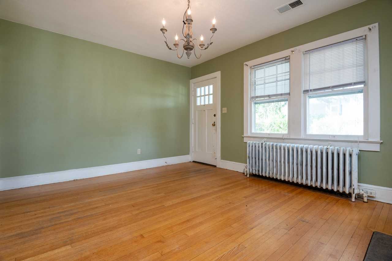 931 N Edgewood St - Photo 4 of 33