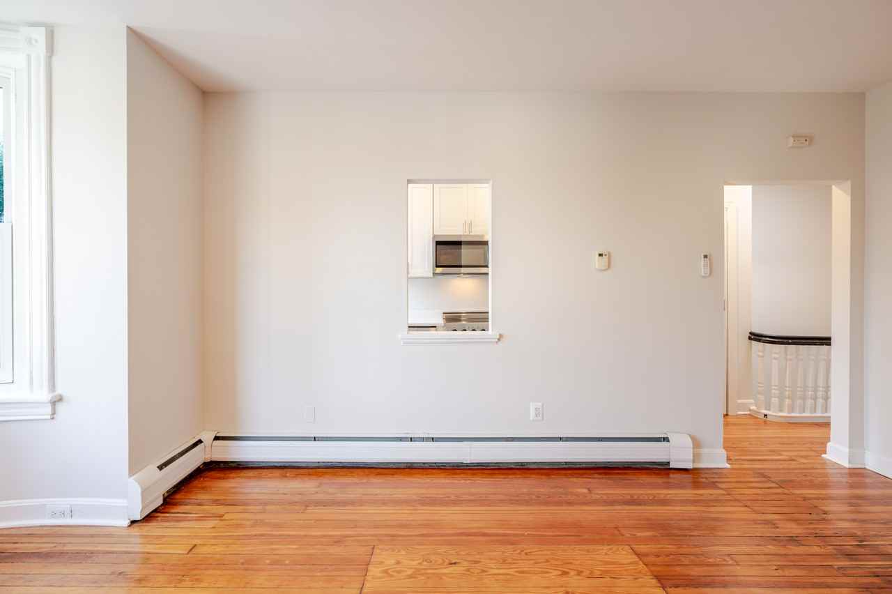 1105 E Capitol St Se #4 - Photo 5 of 21