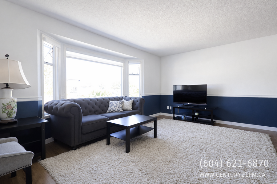 32654 Nootka Close - Photo 2 of 16