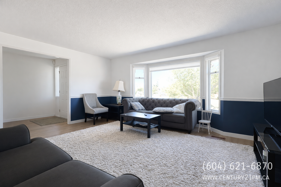 32654 Nootka Close - Photo 3 of 16
