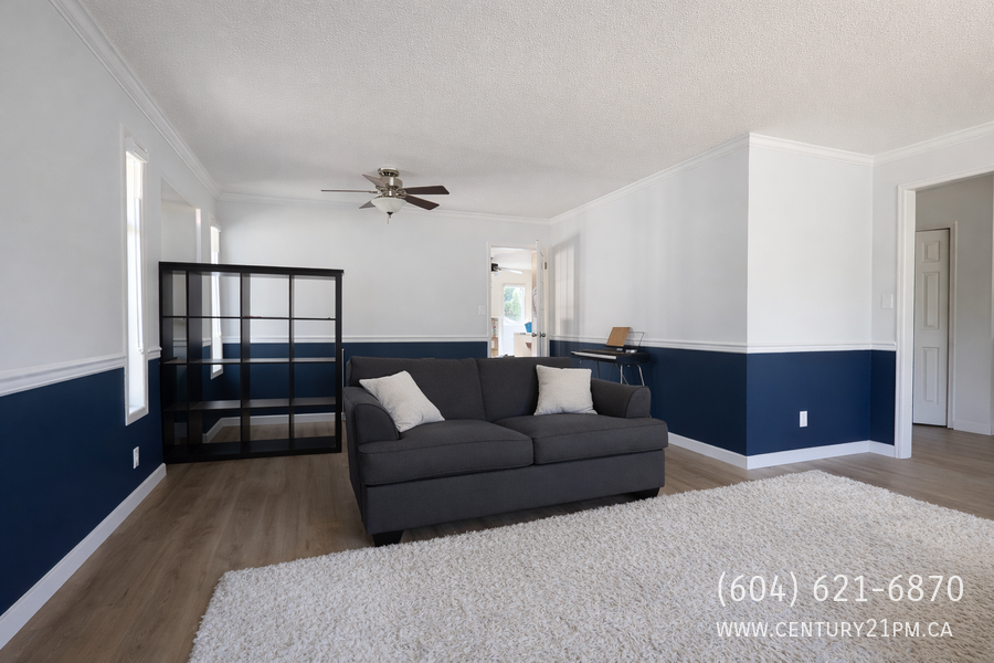 32654 Nootka Close - Photo 4 of 16