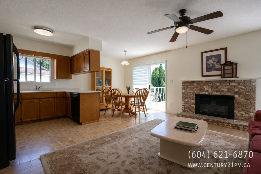 32654 Nootka Close - Photo 5 of 16