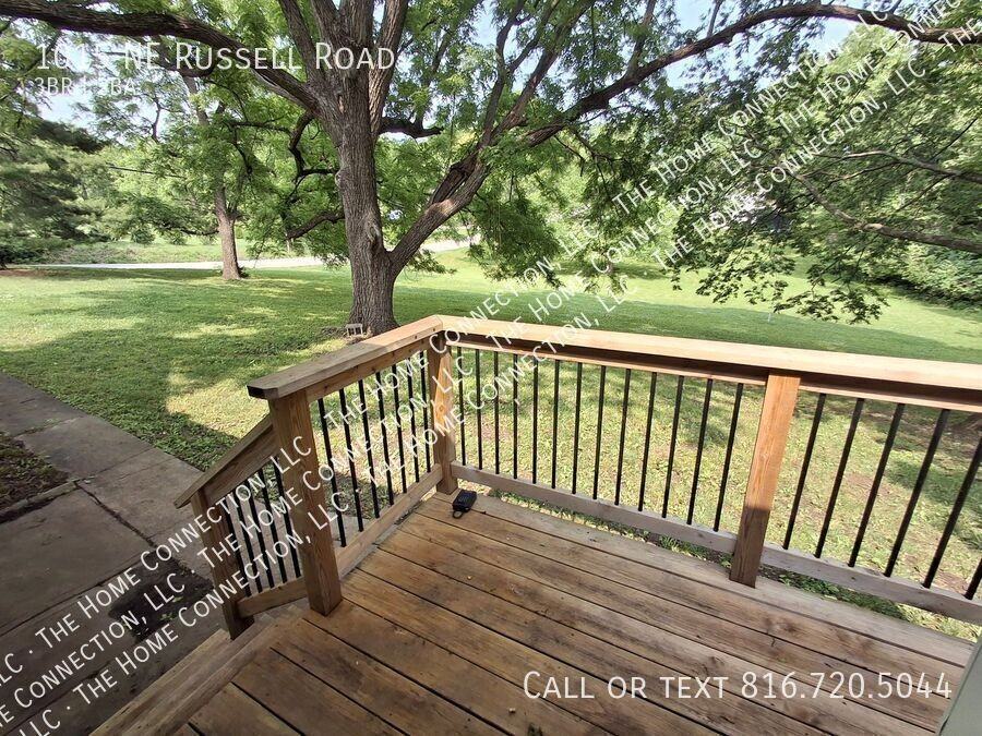 1015 Ne Russell Rd - Photo 3 of 26