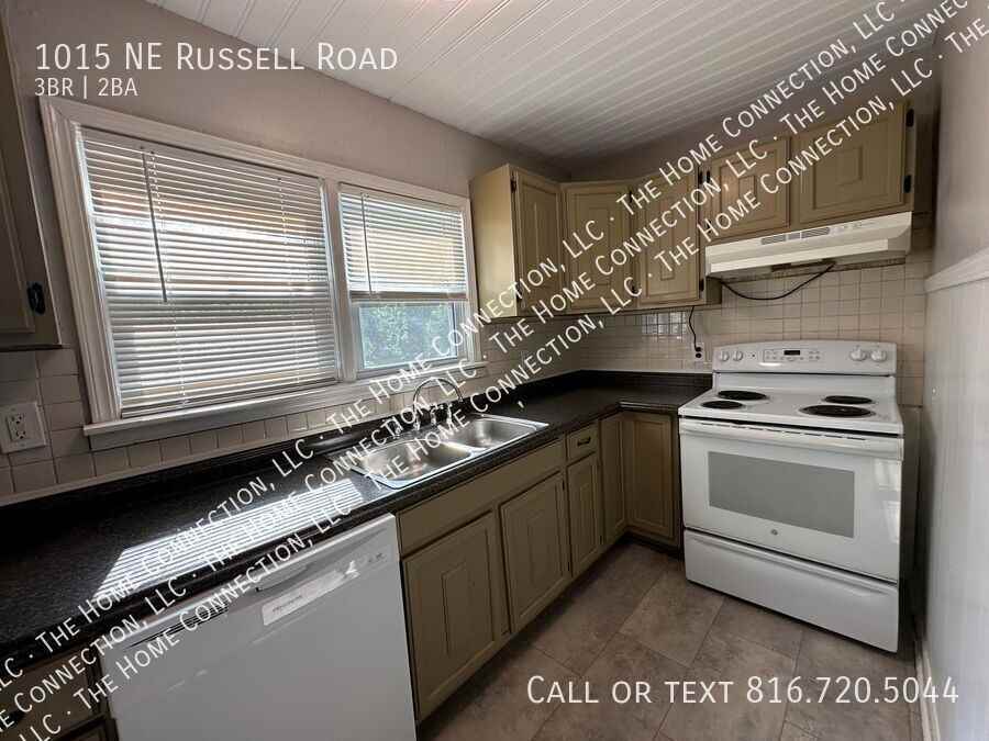 1015 Ne Russell Rd - Photo 3 of 28