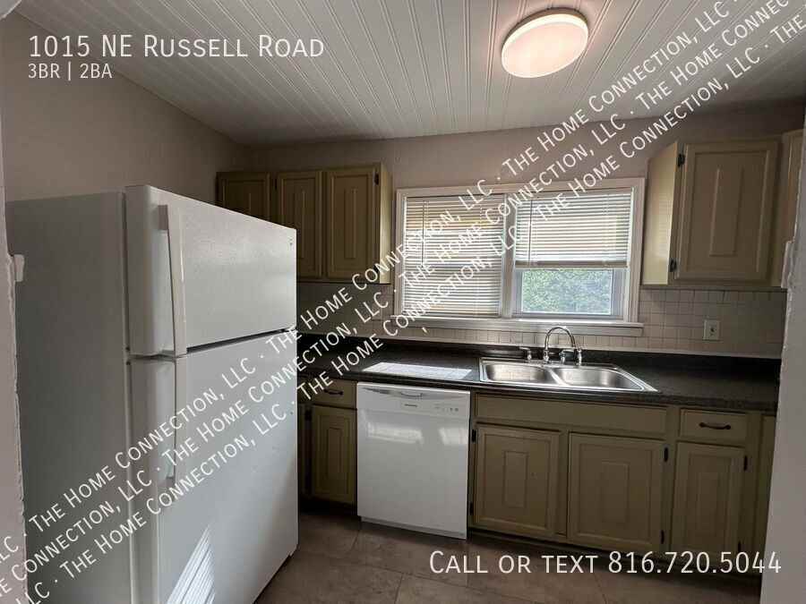 1015 Ne Russell Rd - Photo 4 of 28
