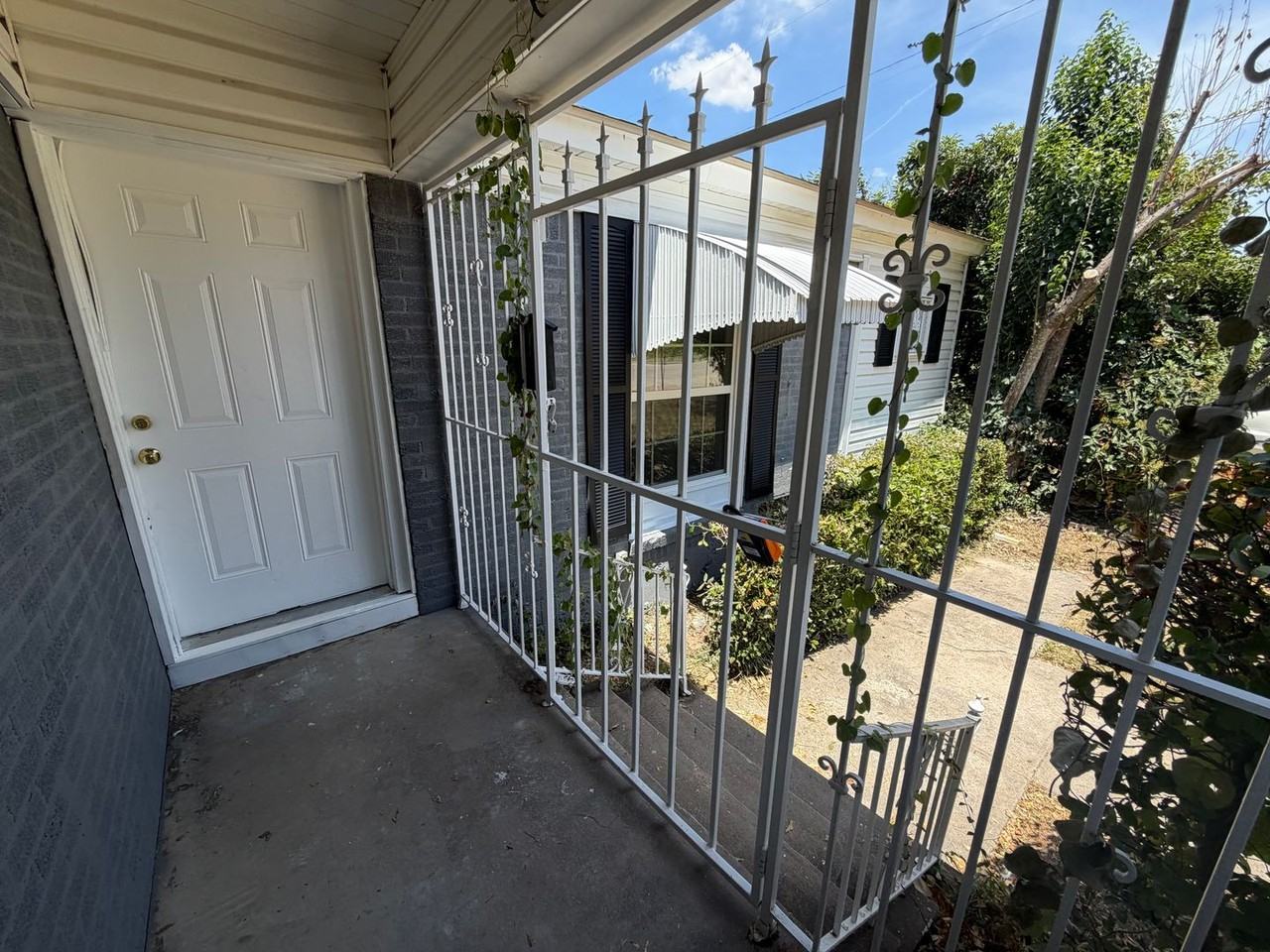 1843 Somerset Ave - Photo 2 of 22