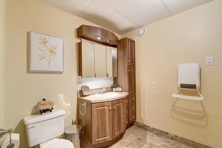 2398 N Houston St - Photo 4 of 4