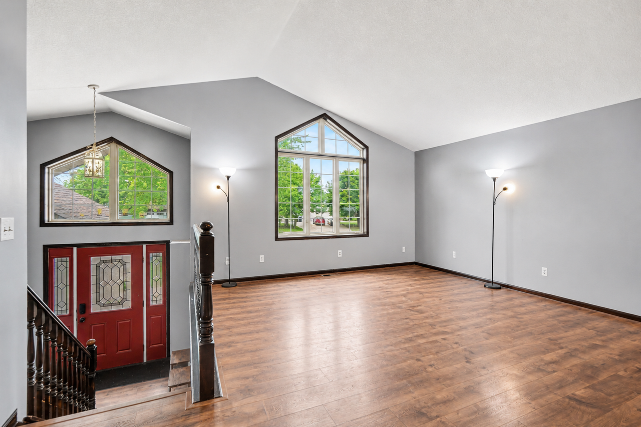 4660 Country Cir - Photo 4 of 14