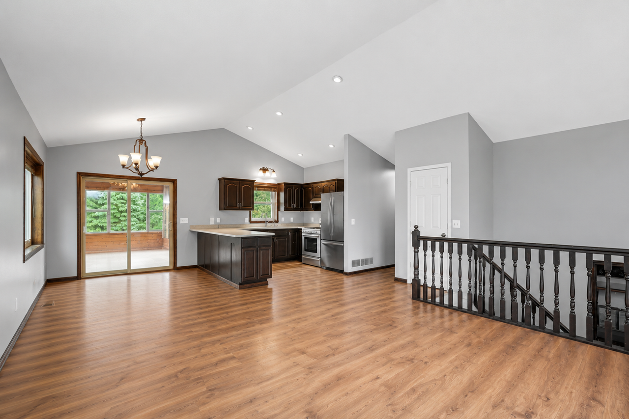 4660 Country Cir - Photo 5 of 14