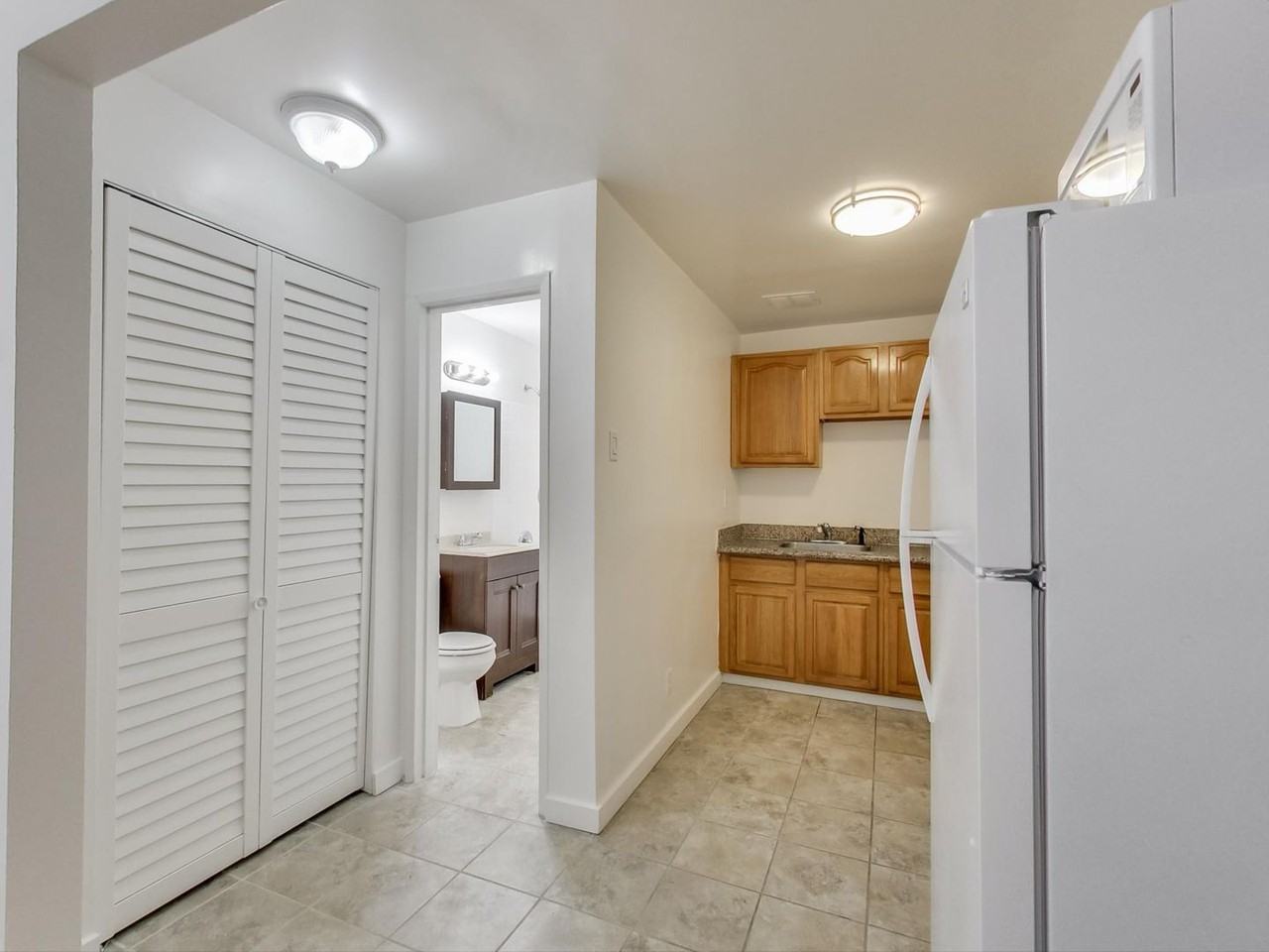 461 24th St - Photo 4 of 14