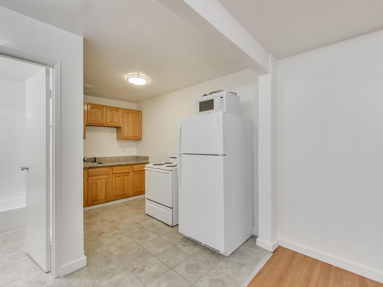 461 24th St - Photo 5 of 14