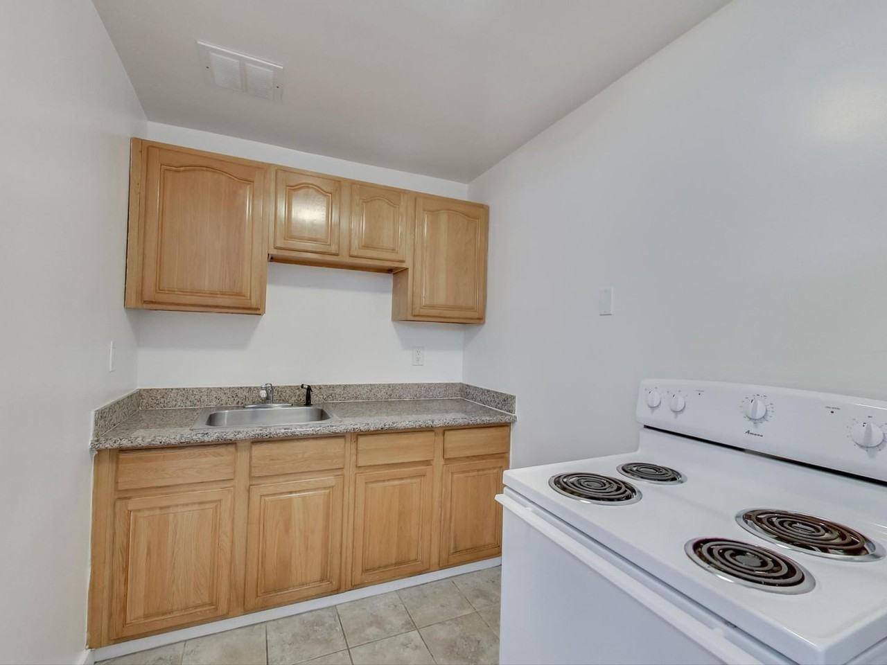 461 24th St - Photo 7 of 14
