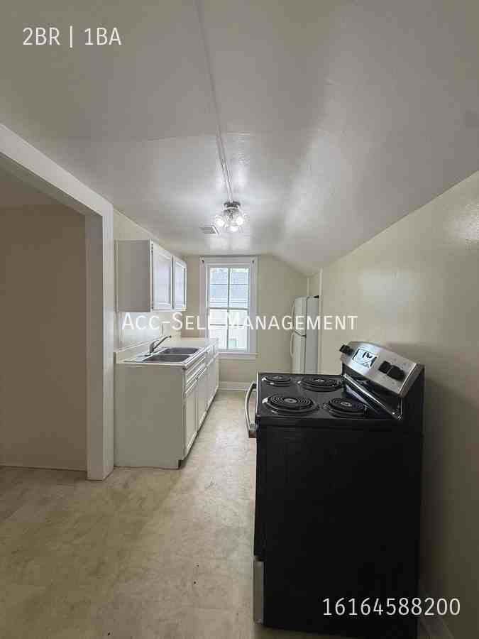 847 Bridge St Nw #2 - Photo 5 of 9