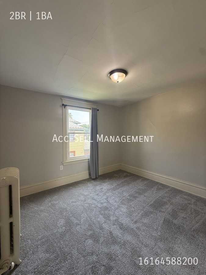 205 Valley Ave Nw #4 - Photo 3 of 7