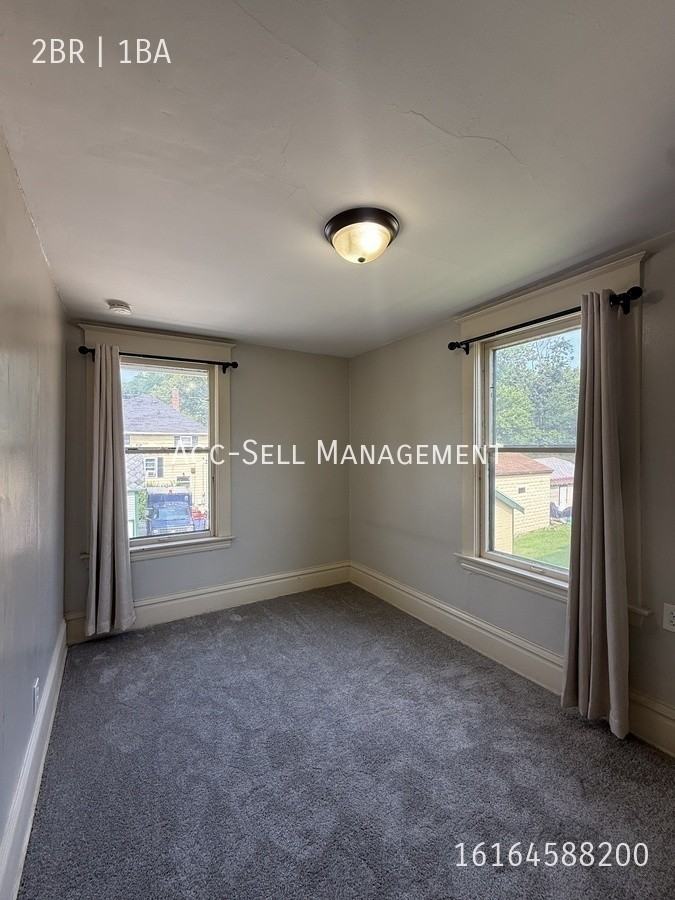 205 Valley Ave Nw #4 - Photo 4 of 7