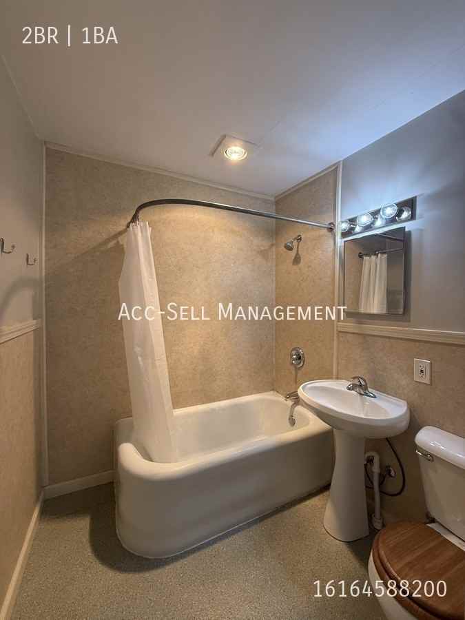 205 Valley Ave Nw #4 - Photo 6 of 7