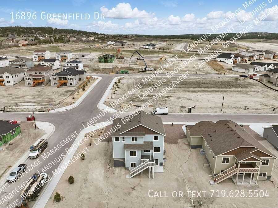 16896 Greenfield Dr - Photo 2 of 29