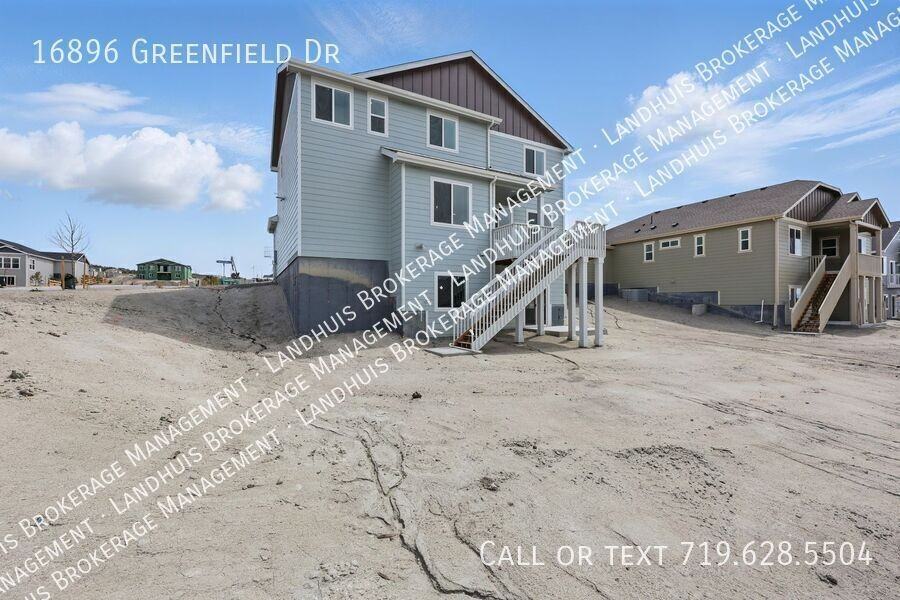 16896 Greenfield Dr - Photo 3 of 29