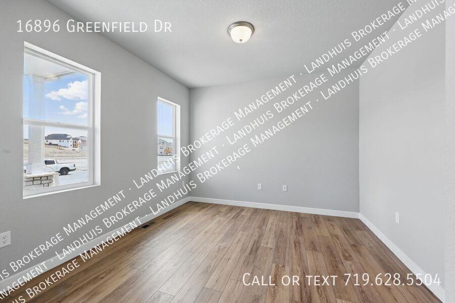 16896 Greenfield Dr - Photo 5 of 29